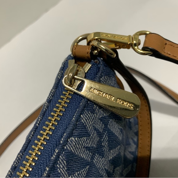 Jet Set Convertible Md Pouchette Denim Pvc Leather Cross Body Bag - Picture 9 of 12